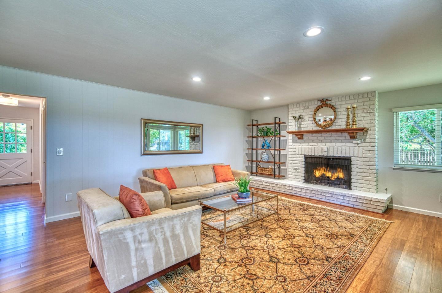 Detail Gallery Image 6 of 44 For 69 Hollins Dr, Santa Cruz,  CA 95060 - 4 Beds | 2 Baths