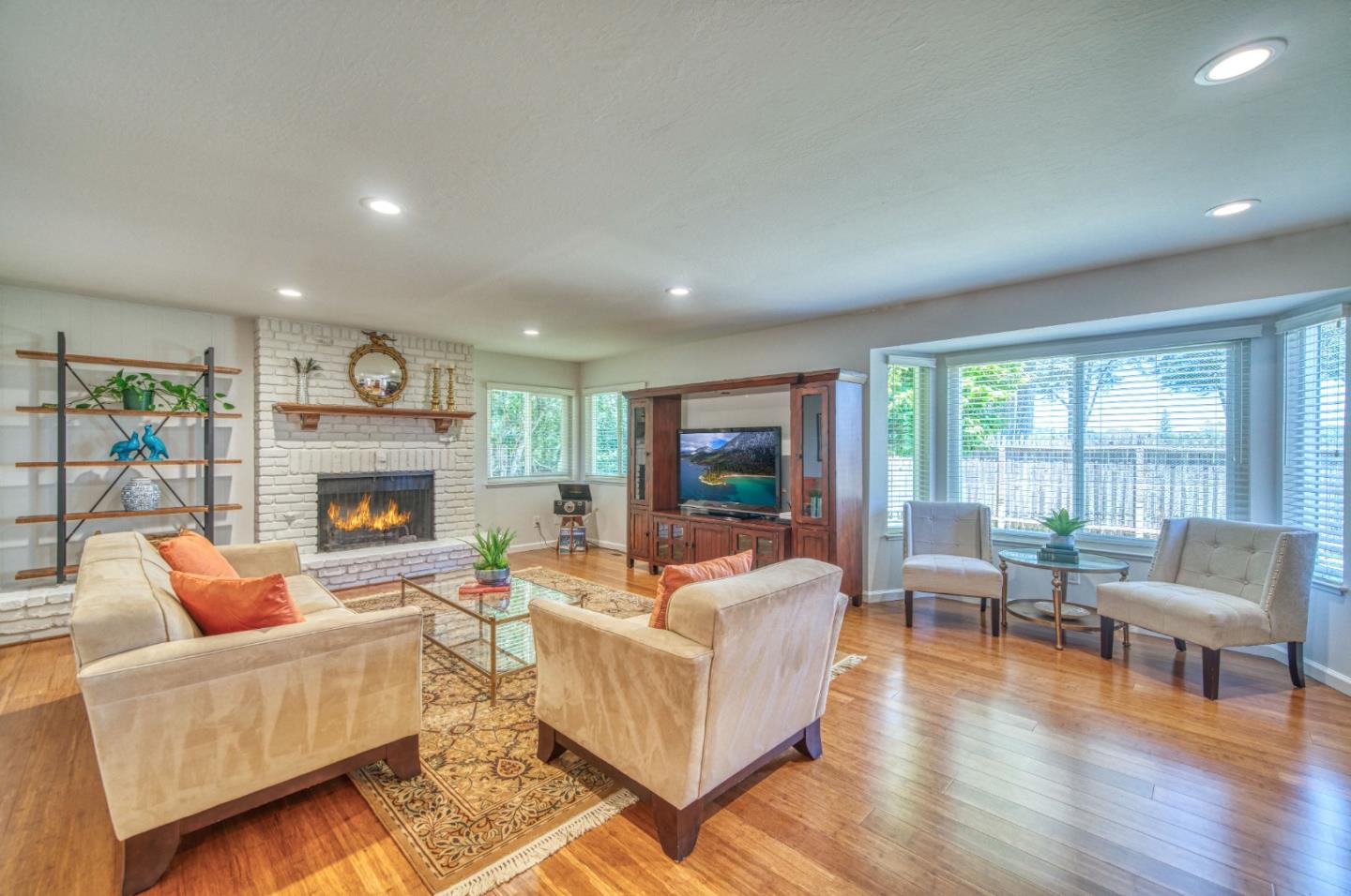 Detail Gallery Image 7 of 44 For 69 Hollins Dr, Santa Cruz,  CA 95060 - 4 Beds | 2 Baths