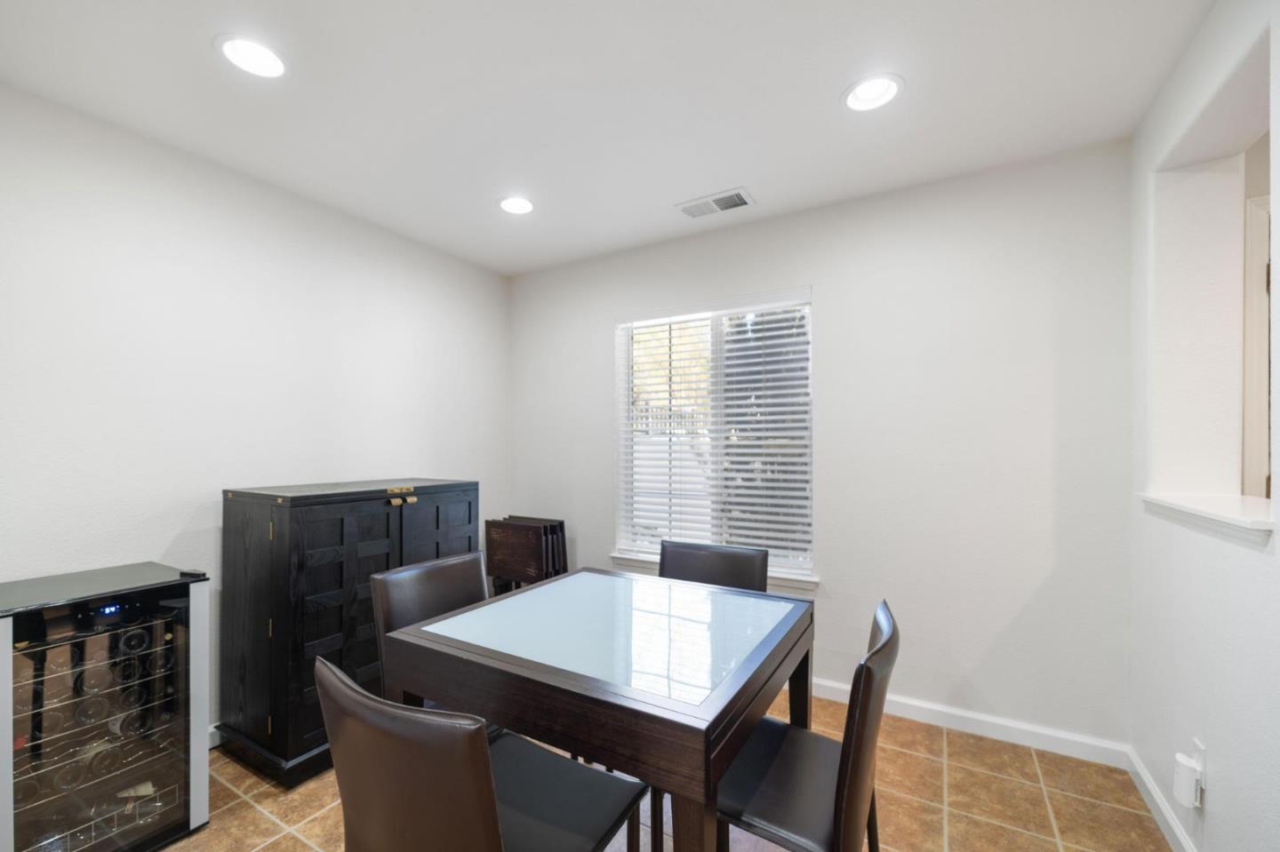 Detail Gallery Image 12 of 37 For 3963 Mosher Dr, San Jose,  CA 95135 - 3 Beds | 2/1 Baths