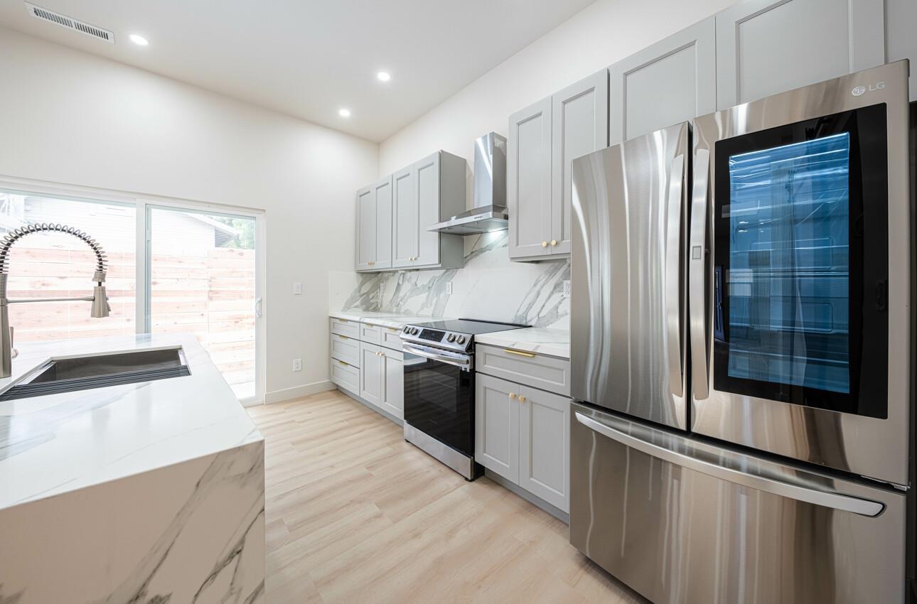 Detail Gallery Image 11 of 25 For 987 Harcourt #C,  Seaside,  CA 93955 - 3 Beds | 1/1 Baths