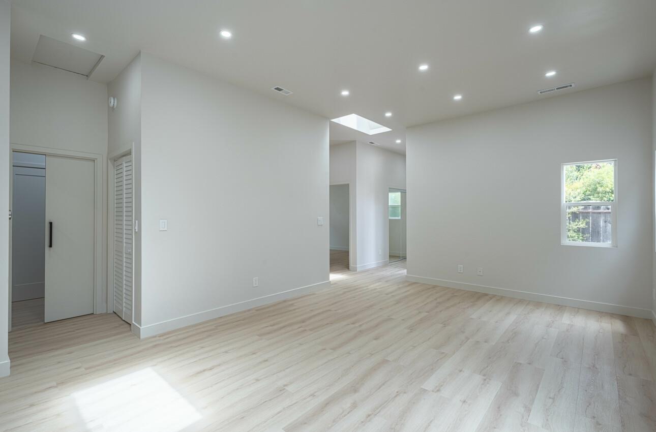 Detail Gallery Image 5 of 25 For 987 Harcourt #C,  Seaside,  CA 93955 - 3 Beds | 1/1 Baths
