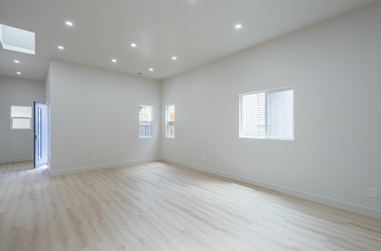 Detail Gallery Image 6 of 25 For 987 Harcourt #C,  Seaside,  CA 93955 - 3 Beds | 1/1 Baths