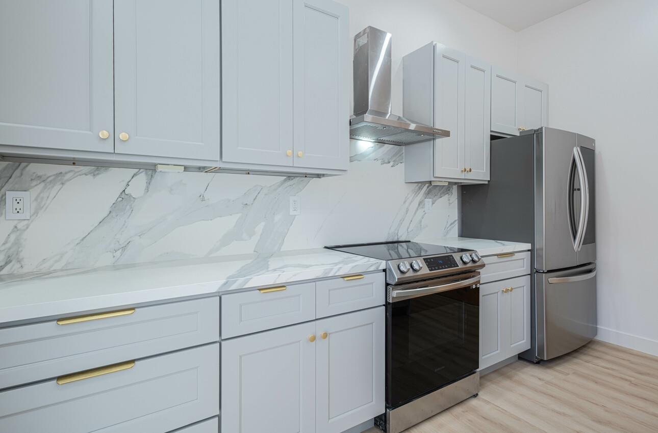 Detail Gallery Image 8 of 25 For 987 Harcourt #C,  Seaside,  CA 93955 - 3 Beds | 1/1 Baths