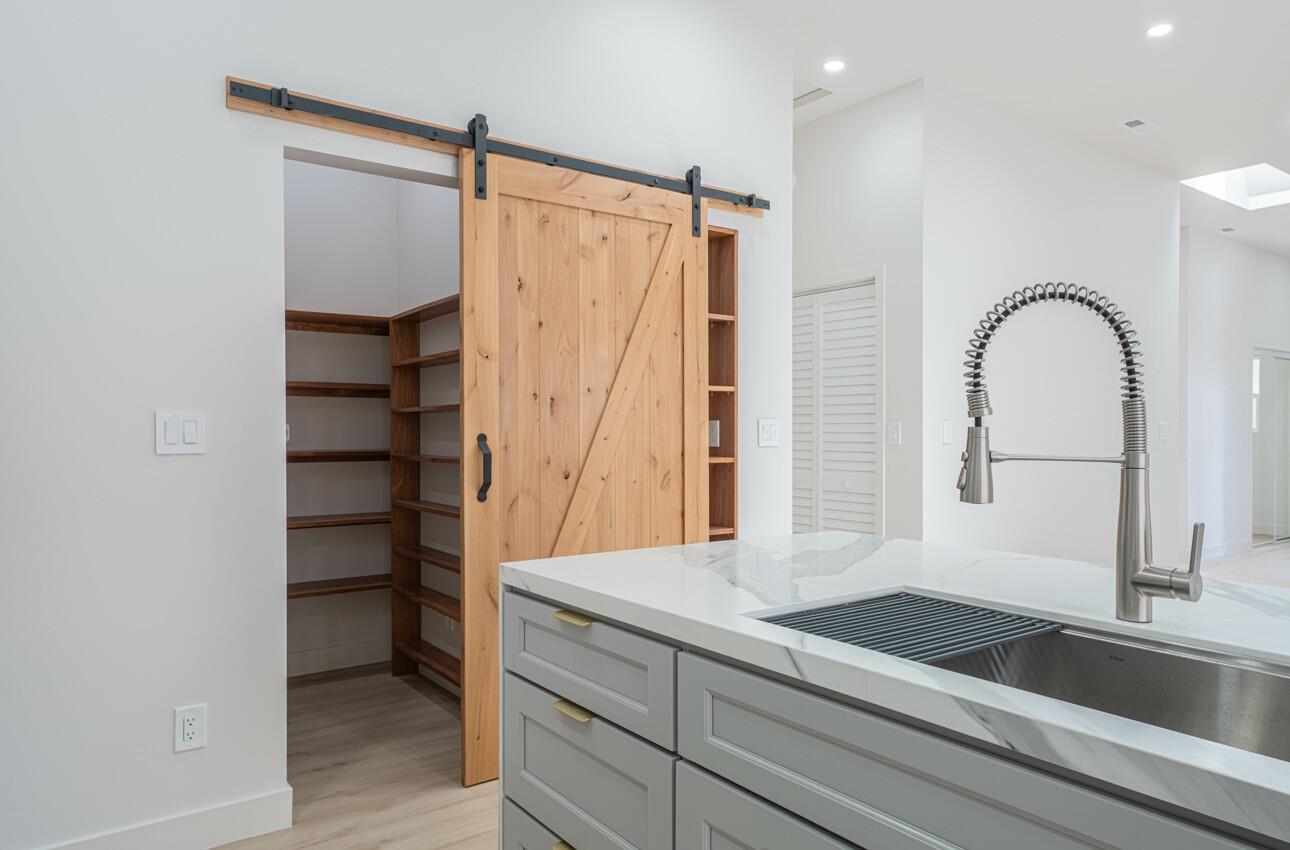 Detail Gallery Image 9 of 25 For 987 Harcourt #C,  Seaside,  CA 93955 - 3 Beds | 1/1 Baths