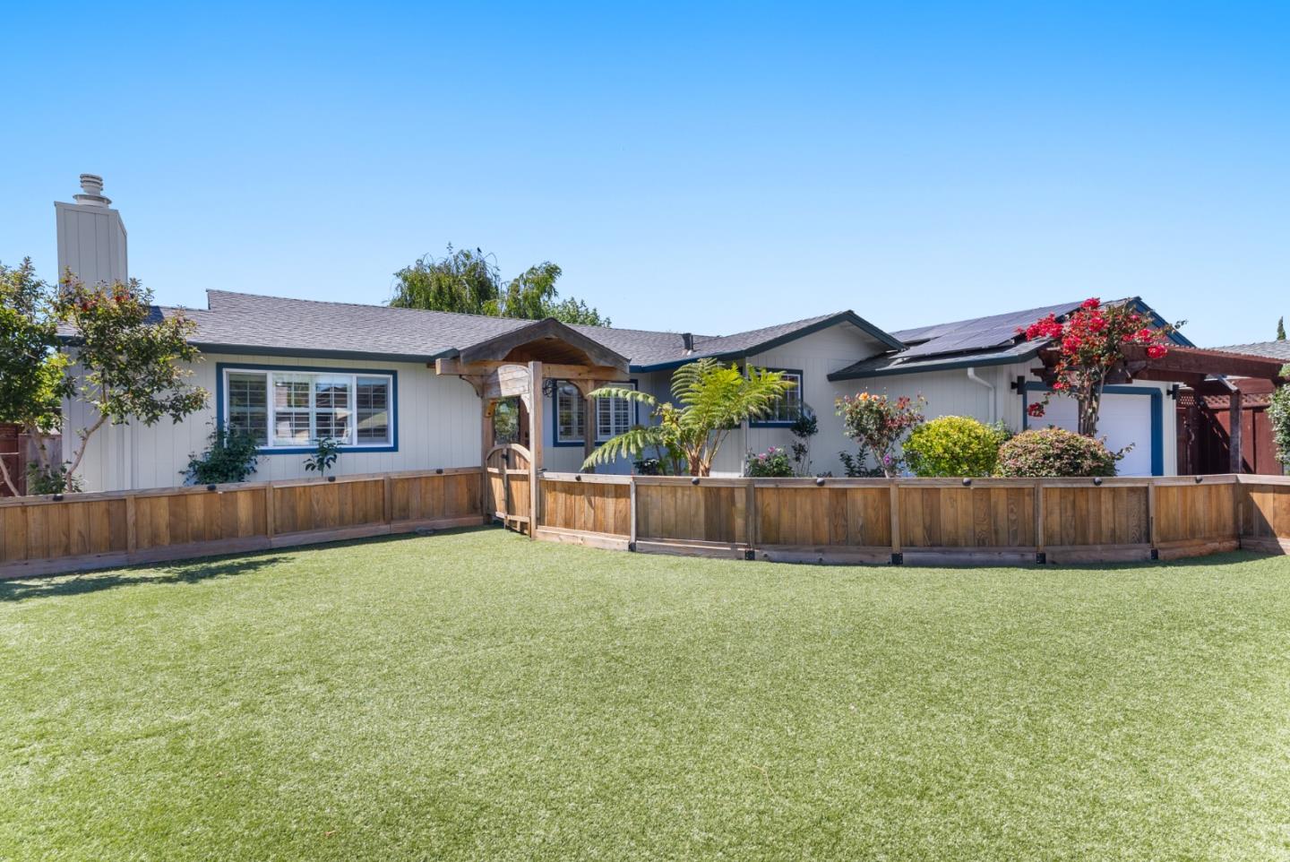 Detail Gallery Image 2 of 41 For 2257 Juan Pablo Ln, Santa Cruz,  CA 95062 - 3 Beds | 2 Baths