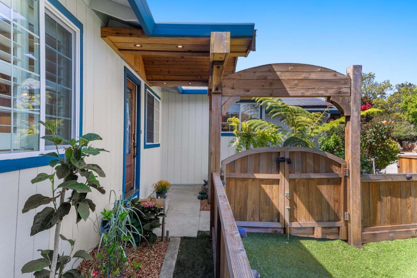 Detail Gallery Image 4 of 41 For 2257 Juan Pablo Ln, Santa Cruz,  CA 95062 - 3 Beds | 2 Baths