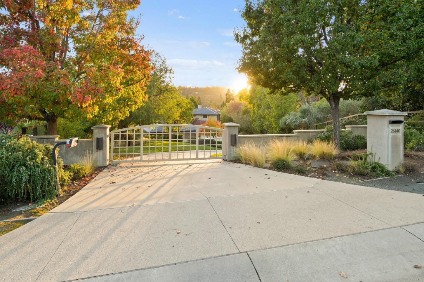 Detail Gallery Image 2 of 116 For 26140 Rancho Manuella Ln, Los Altos Hills,  CA 94022 - 5 Beds | 6/1 Baths