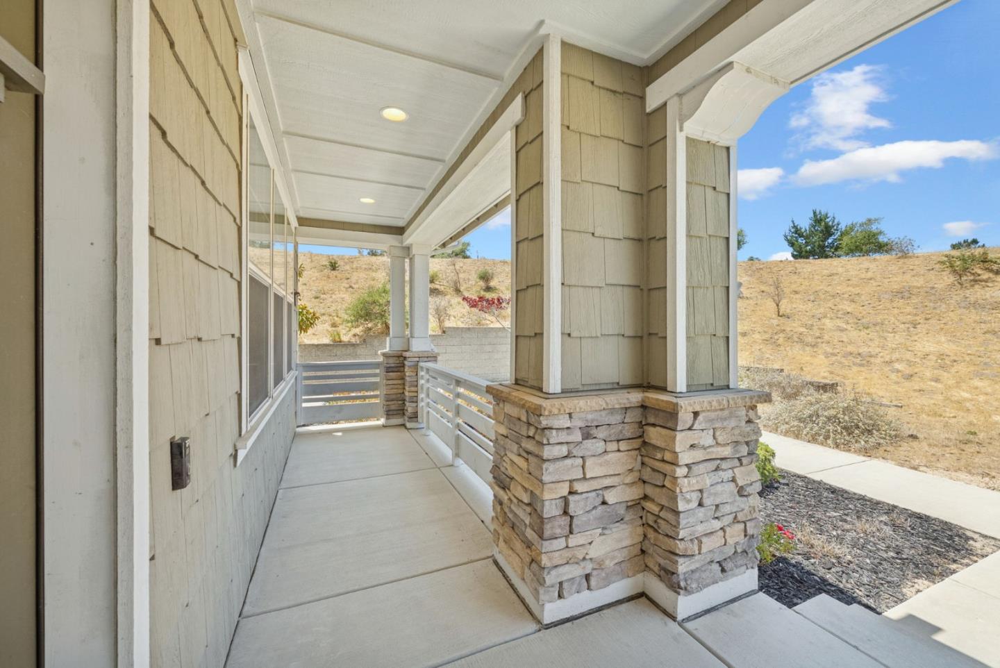 Detail Gallery Image 8 of 64 For 14918 Breckinridge Ave, Marina,  CA 93933 - 4 Beds | 3 Baths