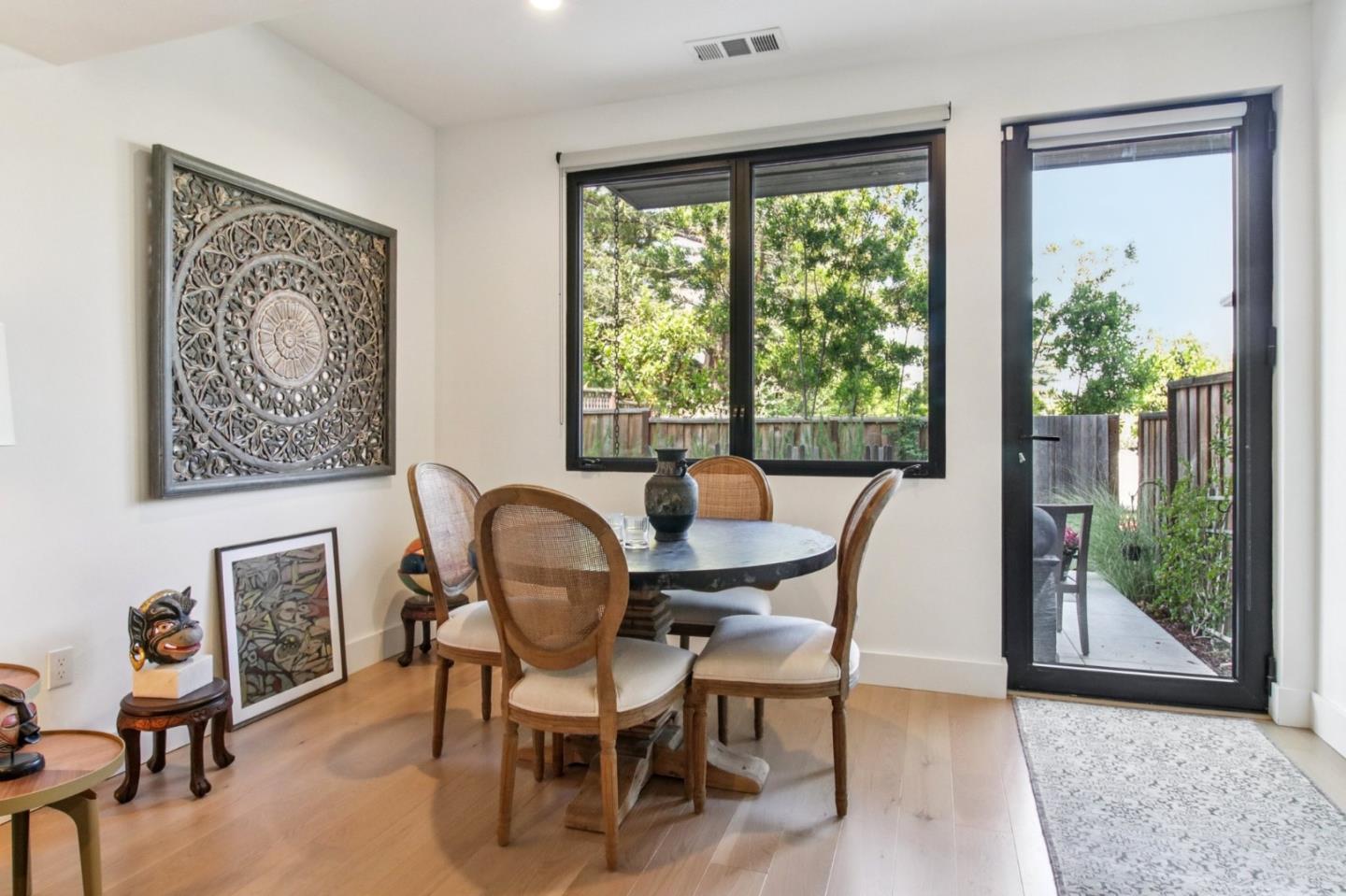 Detail Gallery Image 13 of 59 For 90 Gateway Ct, San Carlos,  CA 94070 - 4 Beds | 3/1 Baths