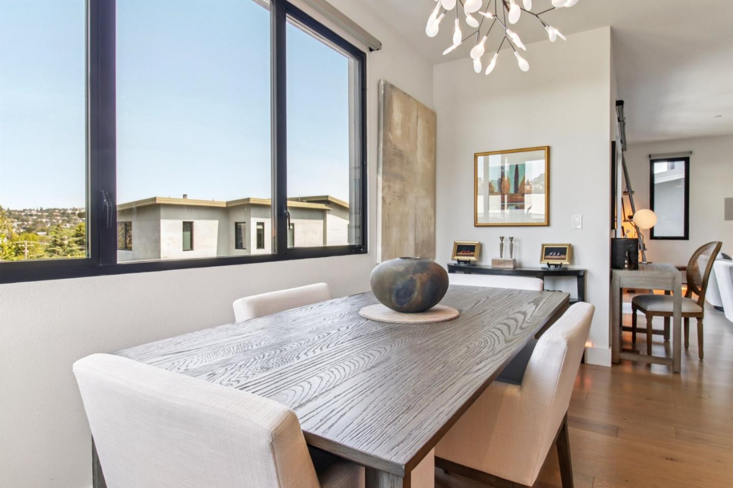 Detail Gallery Image 14 of 59 For 90 Gateway Ct, San Carlos,  CA 94070 - 4 Beds | 3/1 Baths