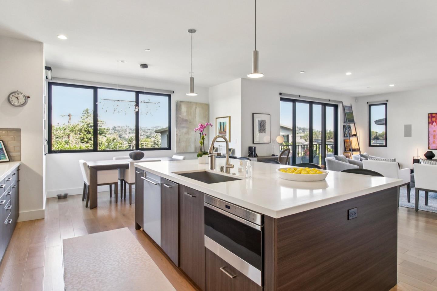 Detail Gallery Image 17 of 59 For 90 Gateway Ct, San Carlos,  CA 94070 - 4 Beds | 3/1 Baths