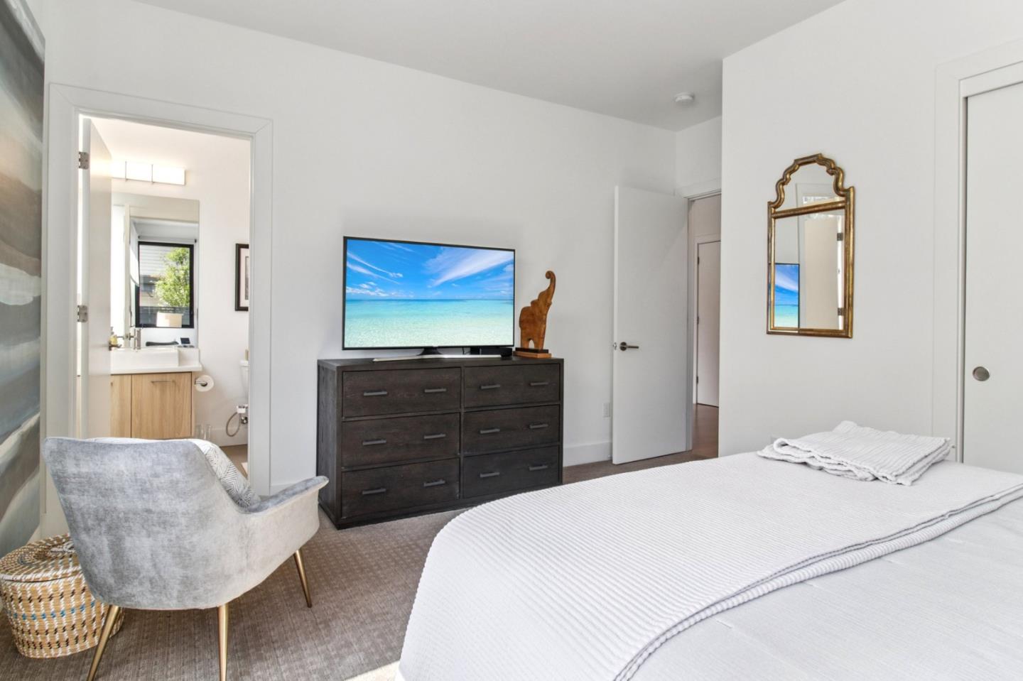 Detail Gallery Image 26 of 59 For 90 Gateway Ct, San Carlos,  CA 94070 - 4 Beds | 3/1 Baths