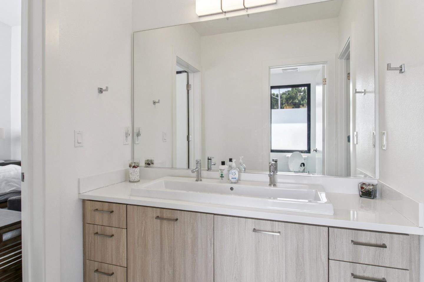 Detail Gallery Image 40 of 59 For 90 Gateway Ct, San Carlos,  CA 94070 - 4 Beds | 3/1 Baths