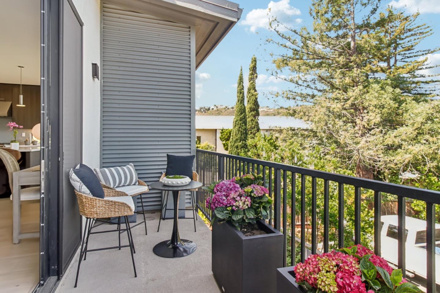 Detail Gallery Image 43 of 59 For 90 Gateway Ct, San Carlos,  CA 94070 - 4 Beds | 3/1 Baths