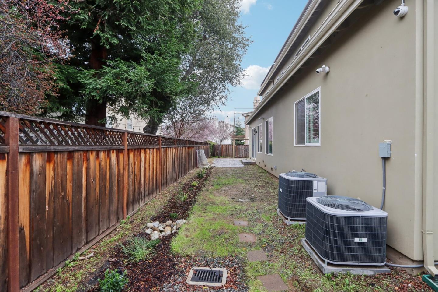 Detail Gallery Image 32 of 37 For 1078 Valentine Ct, San Jose,  CA 95120 - 4 Beds | 2/1 Baths