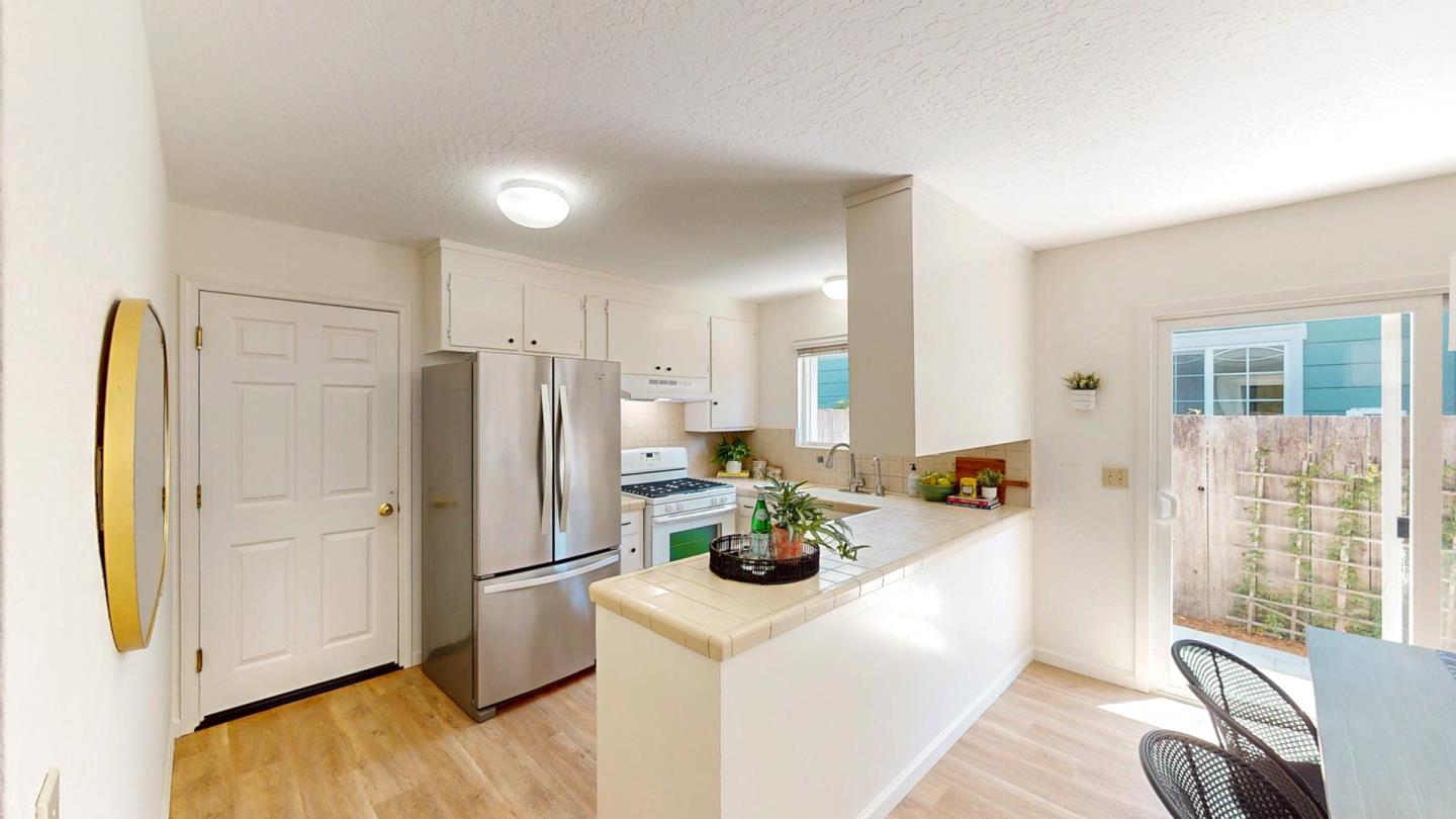 Detail Gallery Image 13 of 36 For 1422 Broadway, Santa Cruz,  CA 95062 - 2 Beds | 1/1 Baths