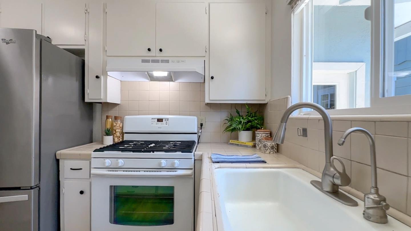 Detail Gallery Image 14 of 36 For 1422 Broadway, Santa Cruz,  CA 95062 - 2 Beds | 1/1 Baths