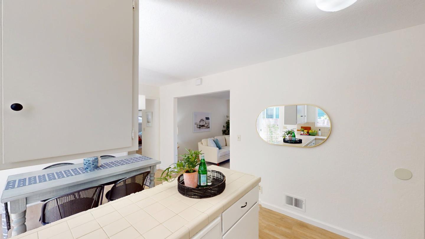 Detail Gallery Image 16 of 36 For 1422 Broadway, Santa Cruz,  CA 95062 - 2 Beds | 1/1 Baths