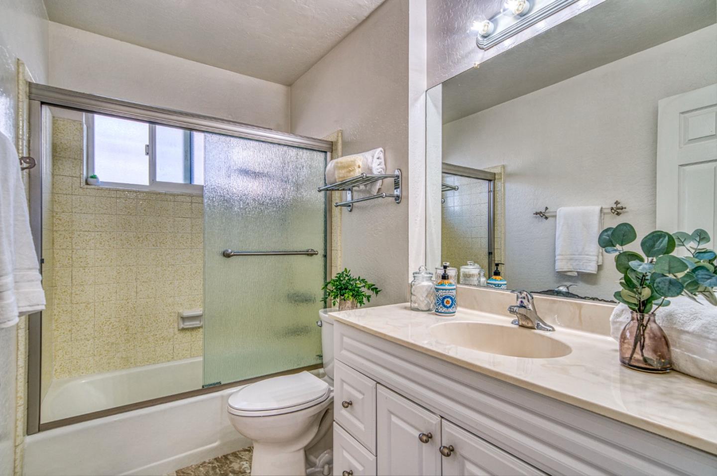 Detail Gallery Image 22 of 36 For 1422 Broadway, Santa Cruz,  CA 95062 - 2 Beds | 1/1 Baths
