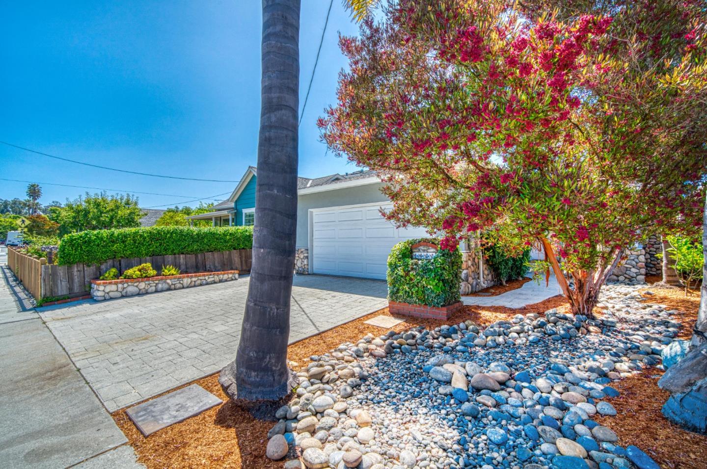 Detail Gallery Image 3 of 36 For 1422 Broadway, Santa Cruz,  CA 95062 - 2 Beds | 1/1 Baths