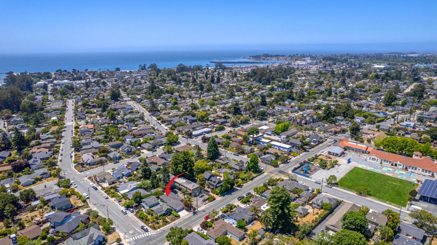 Detail Gallery Image 30 of 36 For 1422 Broadway, Santa Cruz,  CA 95062 - 2 Beds | 1/1 Baths