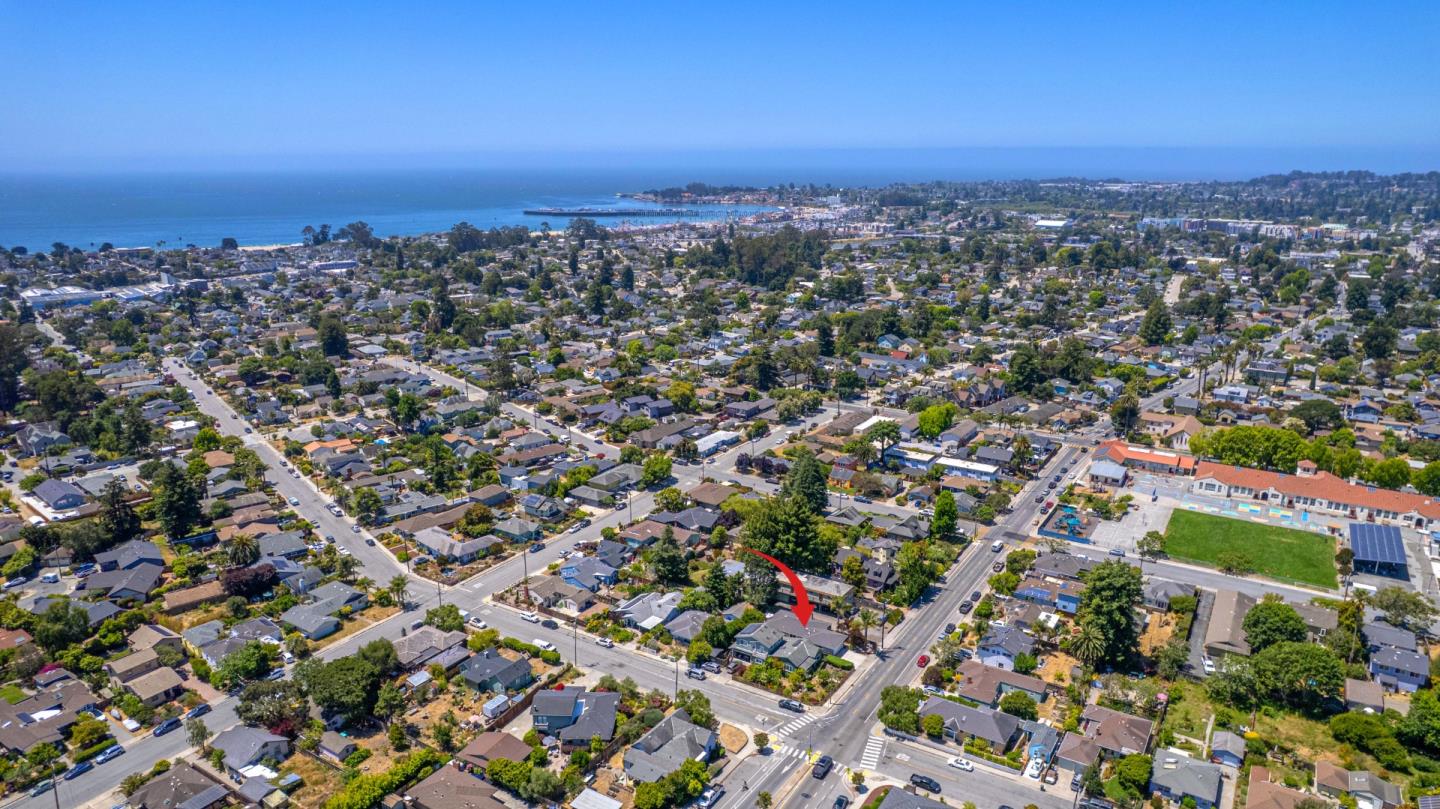 Detail Gallery Image 31 of 36 For 1422 Broadway, Santa Cruz,  CA 95062 - 2 Beds | 1/1 Baths