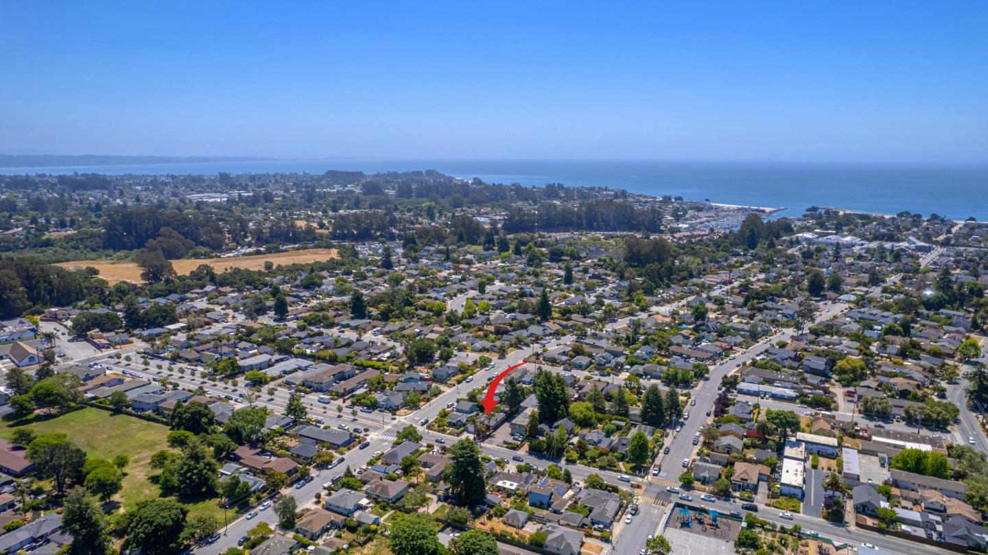 Detail Gallery Image 33 of 36 For 1422 Broadway, Santa Cruz,  CA 95062 - 2 Beds | 1/1 Baths
