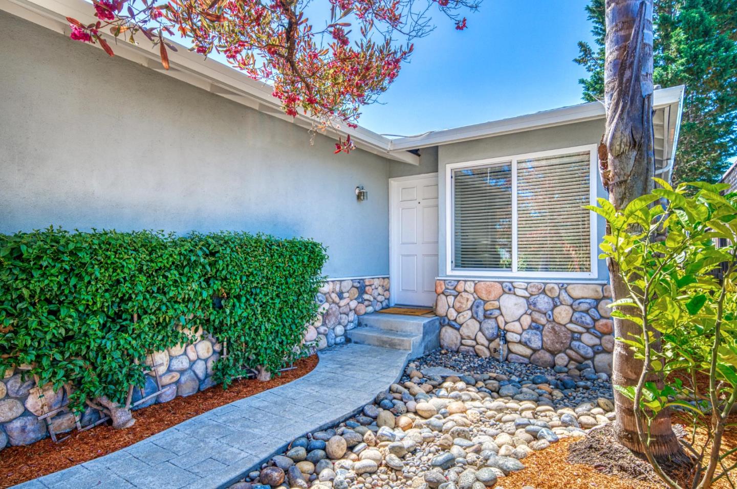 Detail Gallery Image 4 of 36 For 1422 Broadway, Santa Cruz,  CA 95062 - 2 Beds | 1/1 Baths