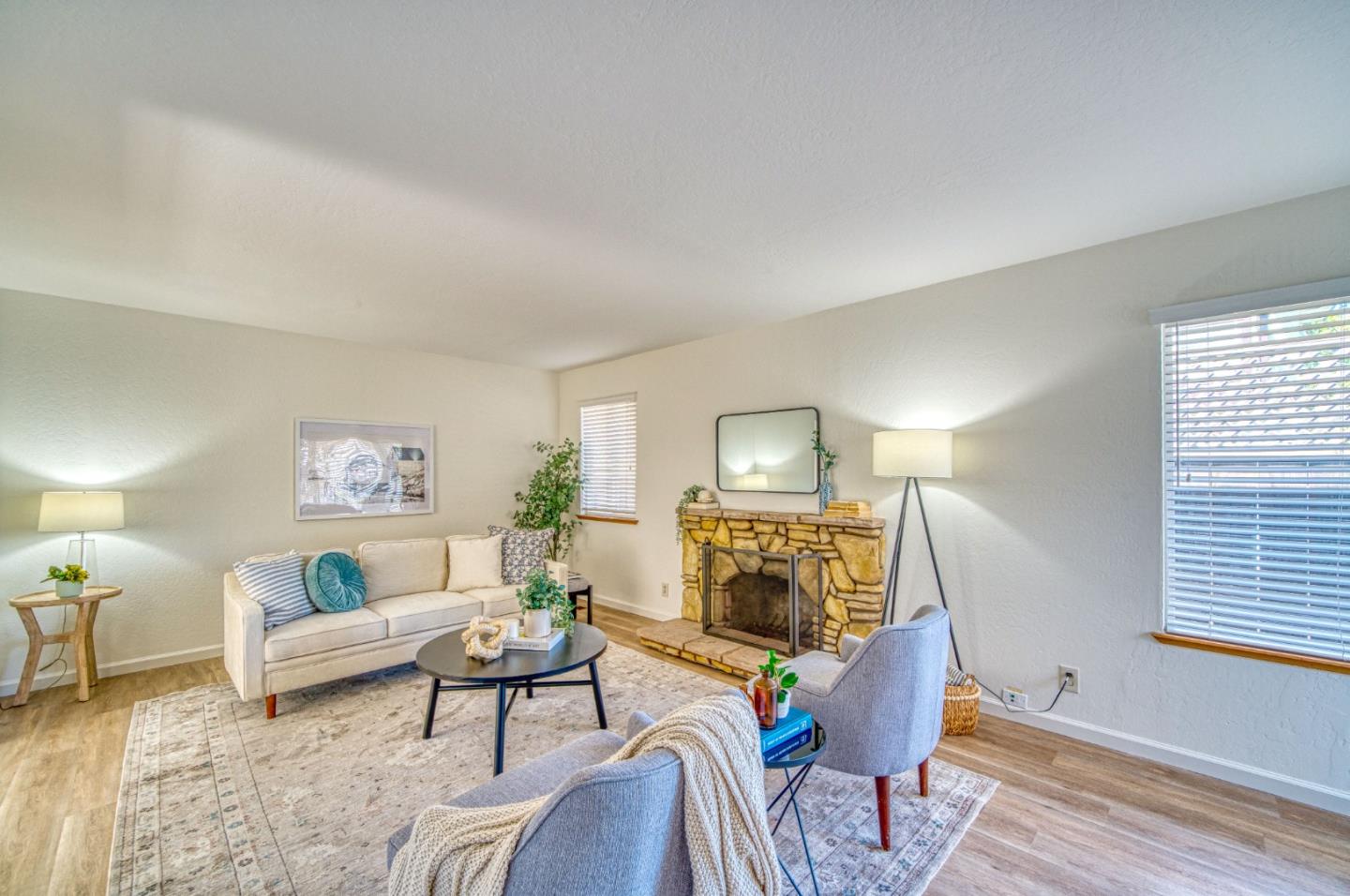 Detail Gallery Image 6 of 36 For 1422 Broadway, Santa Cruz,  CA 95062 - 2 Beds | 1/1 Baths