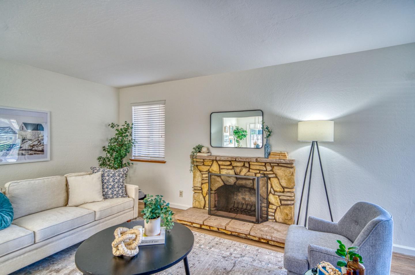 Detail Gallery Image 8 of 36 For 1422 Broadway, Santa Cruz,  CA 95062 - 2 Beds | 1/1 Baths