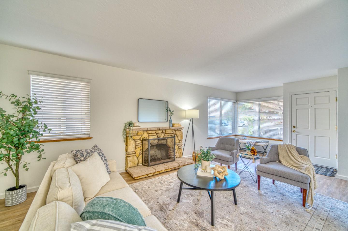 Detail Gallery Image 9 of 36 For 1422 Broadway, Santa Cruz,  CA 95062 - 2 Beds | 1/1 Baths