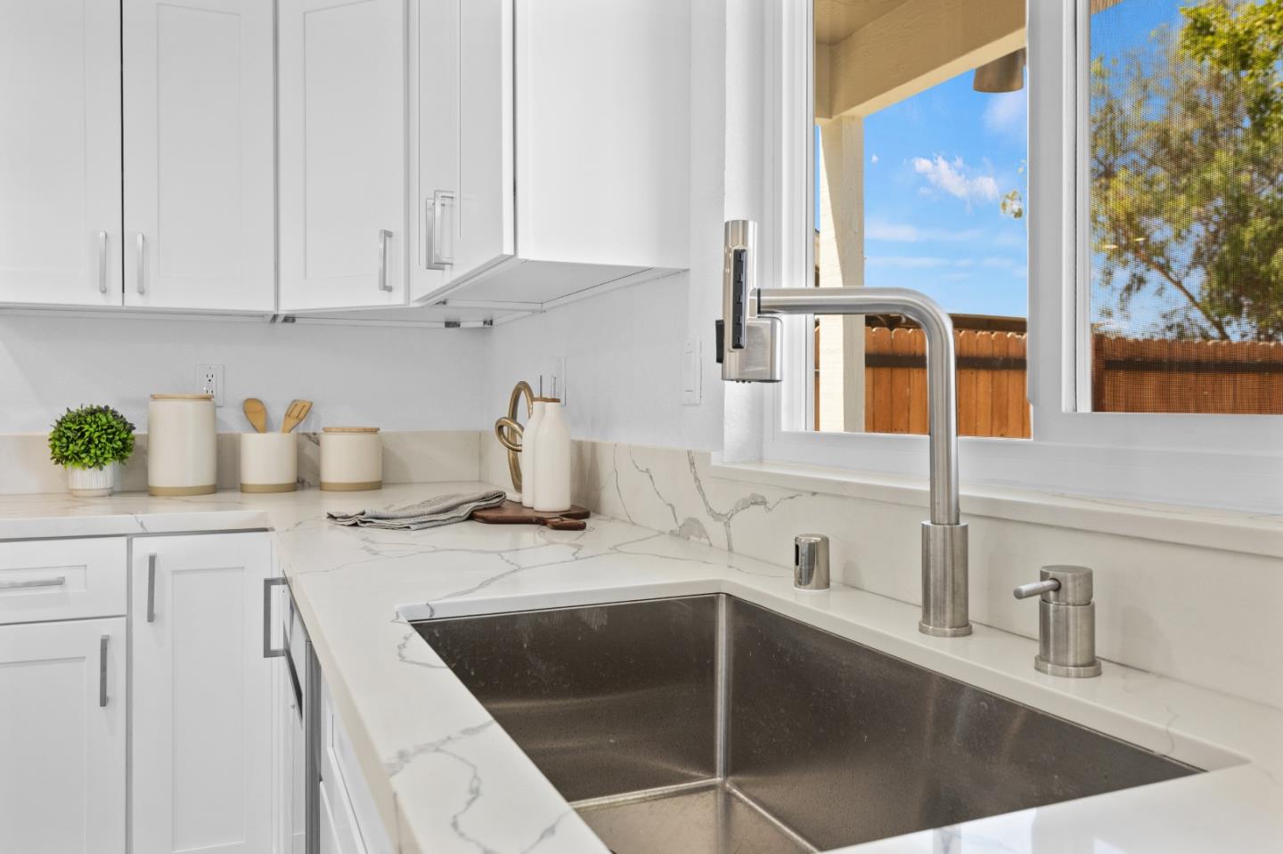 Detail Gallery Image 15 of 52 For 8647 Cord Way, Sacramento,  CA 95828 - 4 Beds | 3 Baths