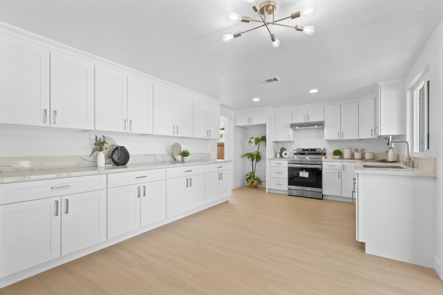 Detail Gallery Image 16 of 52 For 8647 Cord Way, Sacramento,  CA 95828 - 4 Beds | 3 Baths