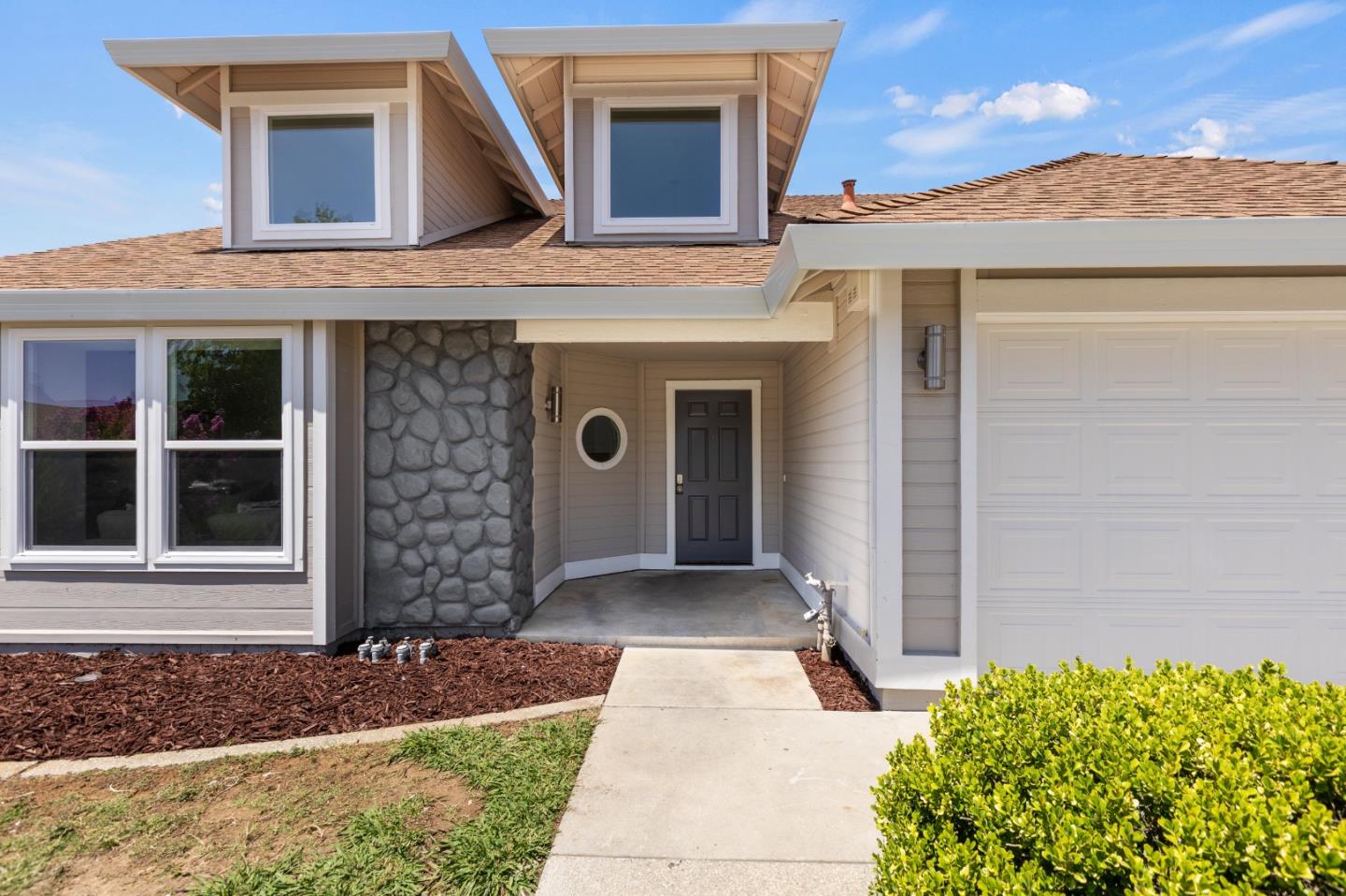 Detail Gallery Image 2 of 52 For 8647 Cord Way, Sacramento,  CA 95828 - 4 Beds | 3 Baths