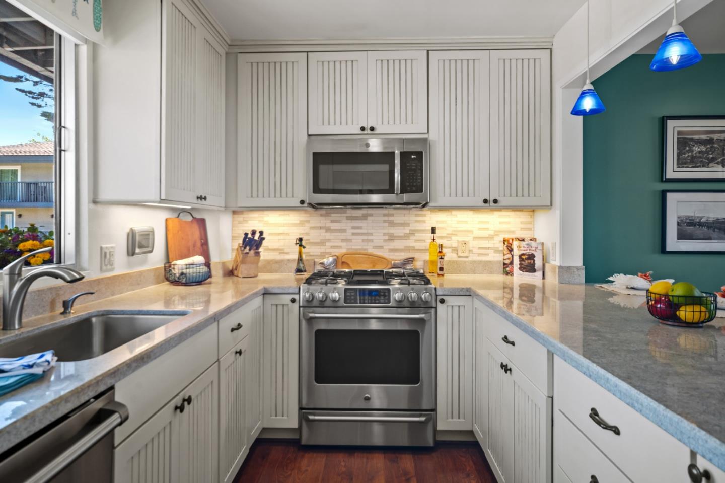 Detail Gallery Image 11 of 41 For 43 La Playa St, Monterey,  CA 93940 - 2 Beds | 2/1 Baths