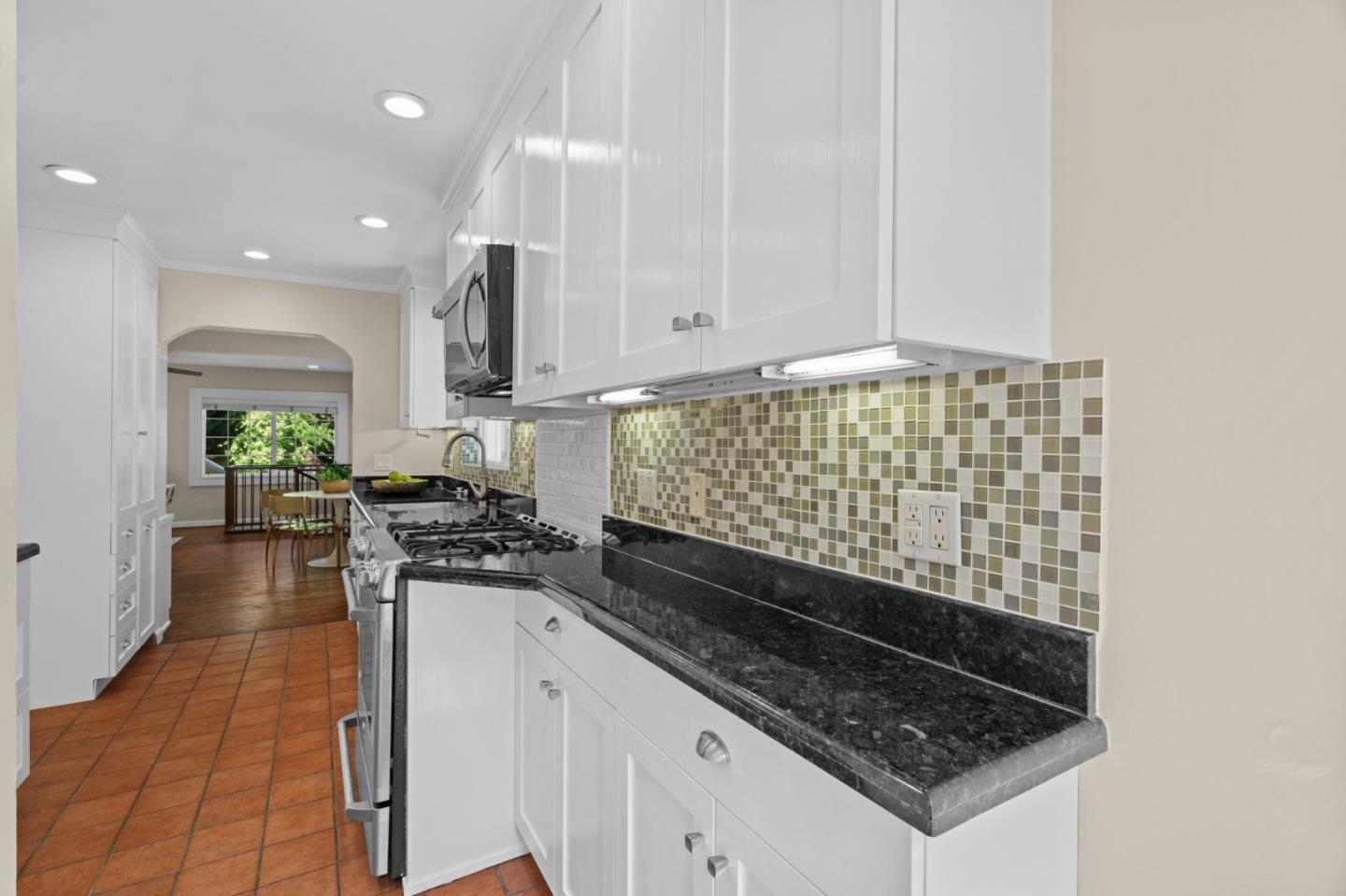 Detail Gallery Image 16 of 63 For 460 San Bruno Ave, Brisbane,  CA 94005 - 3 Beds | 2 Baths