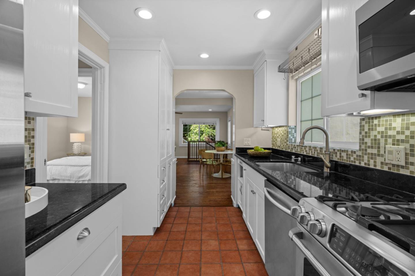 Detail Gallery Image 17 of 63 For 460 San Bruno Ave, Brisbane,  CA 94005 - 3 Beds | 2 Baths