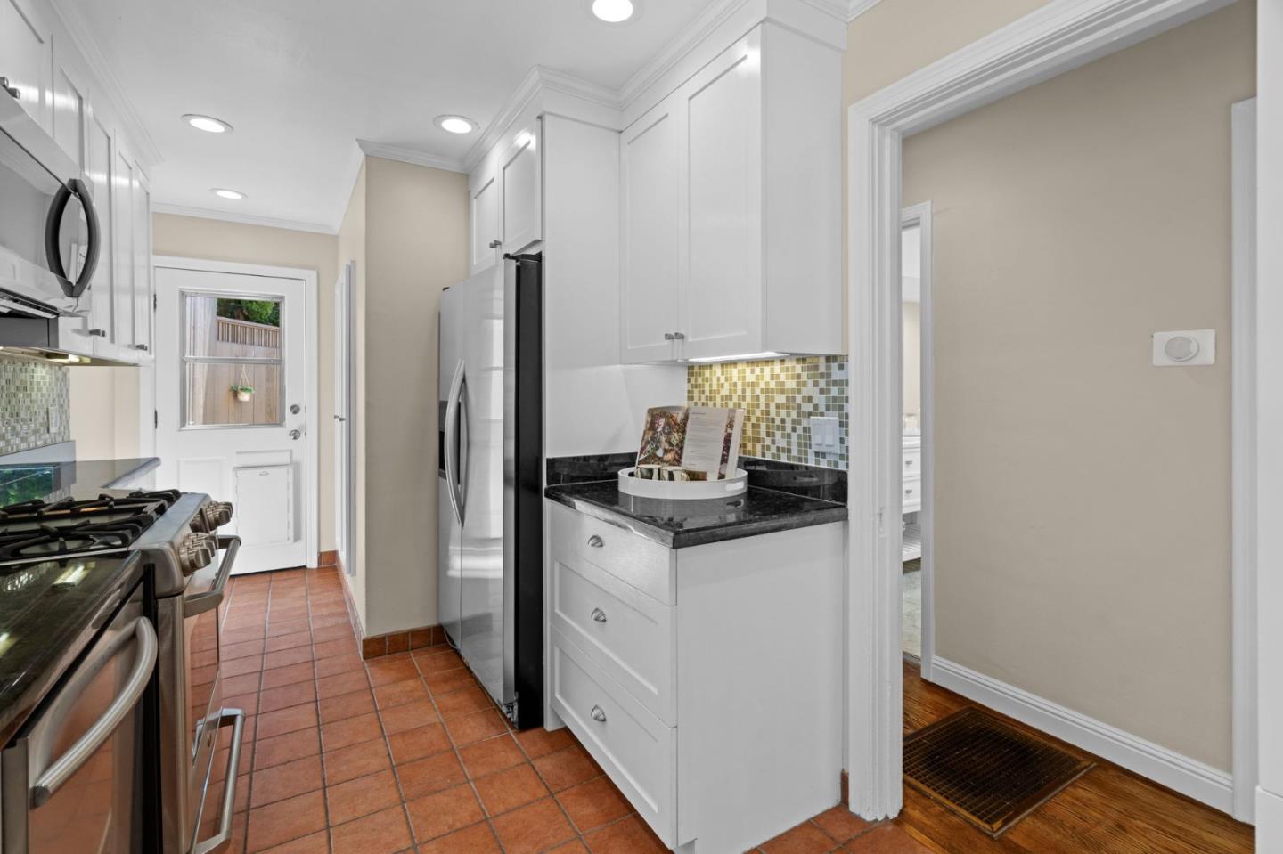 Detail Gallery Image 18 of 63 For 460 San Bruno Ave, Brisbane,  CA 94005 - 3 Beds | 2 Baths