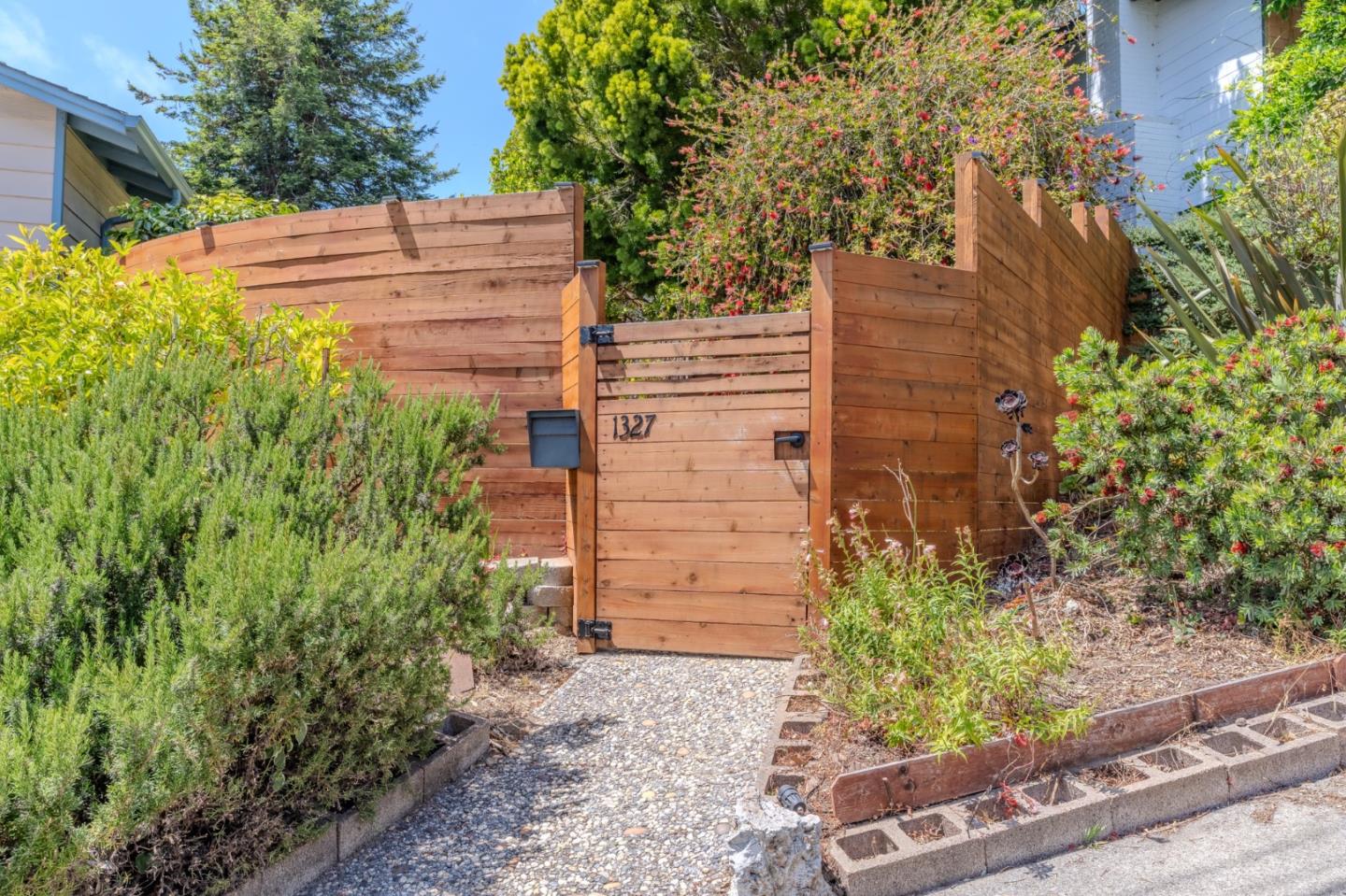 Detail Gallery Image 2 of 48 For 1327 Crespi Dr, Pacifica,  CA 94044 - 3 Beds | 2 Baths