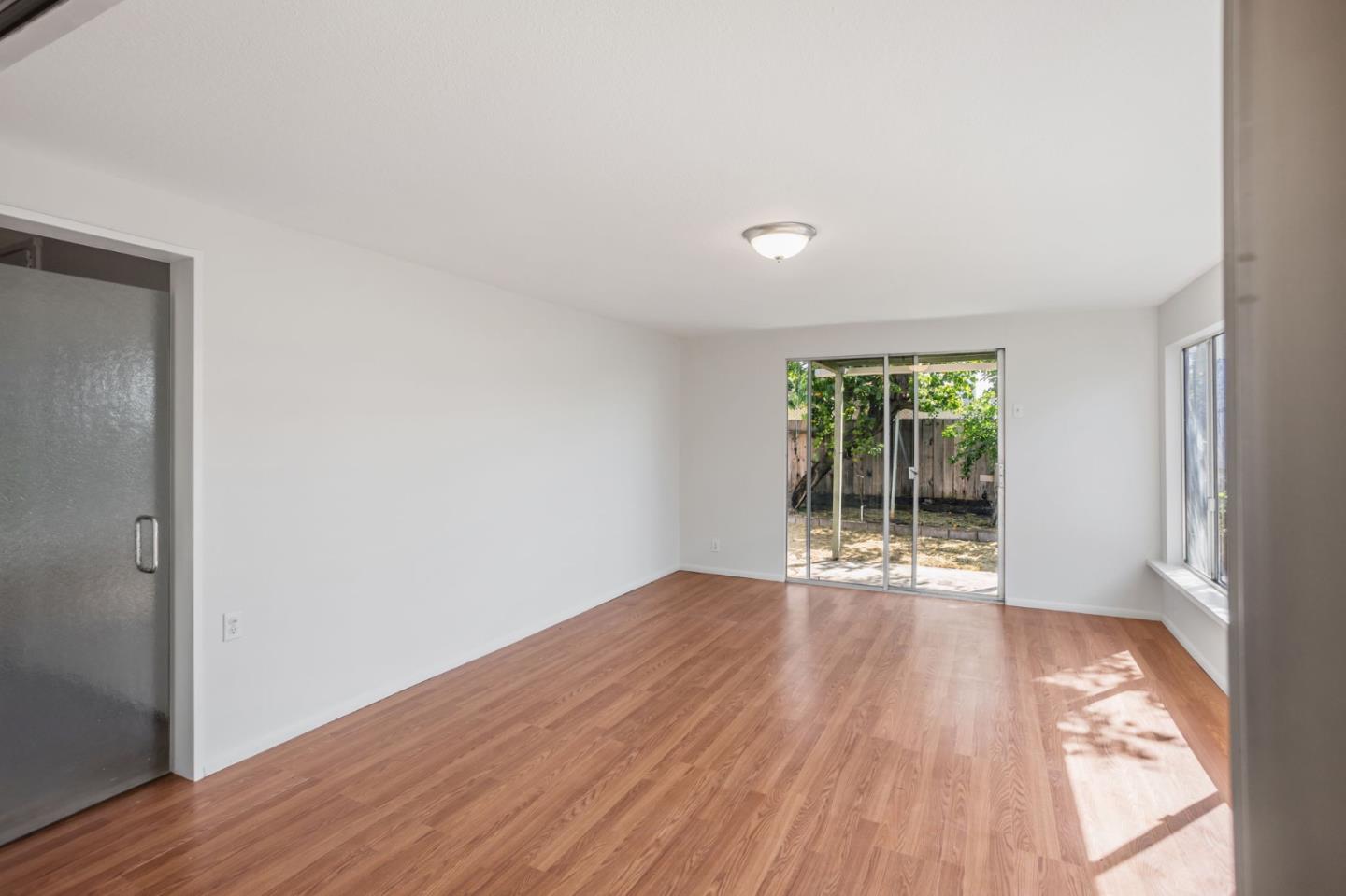 Detail Gallery Image 13 of 35 For 2699 Loomis Dr, San Jose,  CA 95121 - 3 Beds | 2 Baths