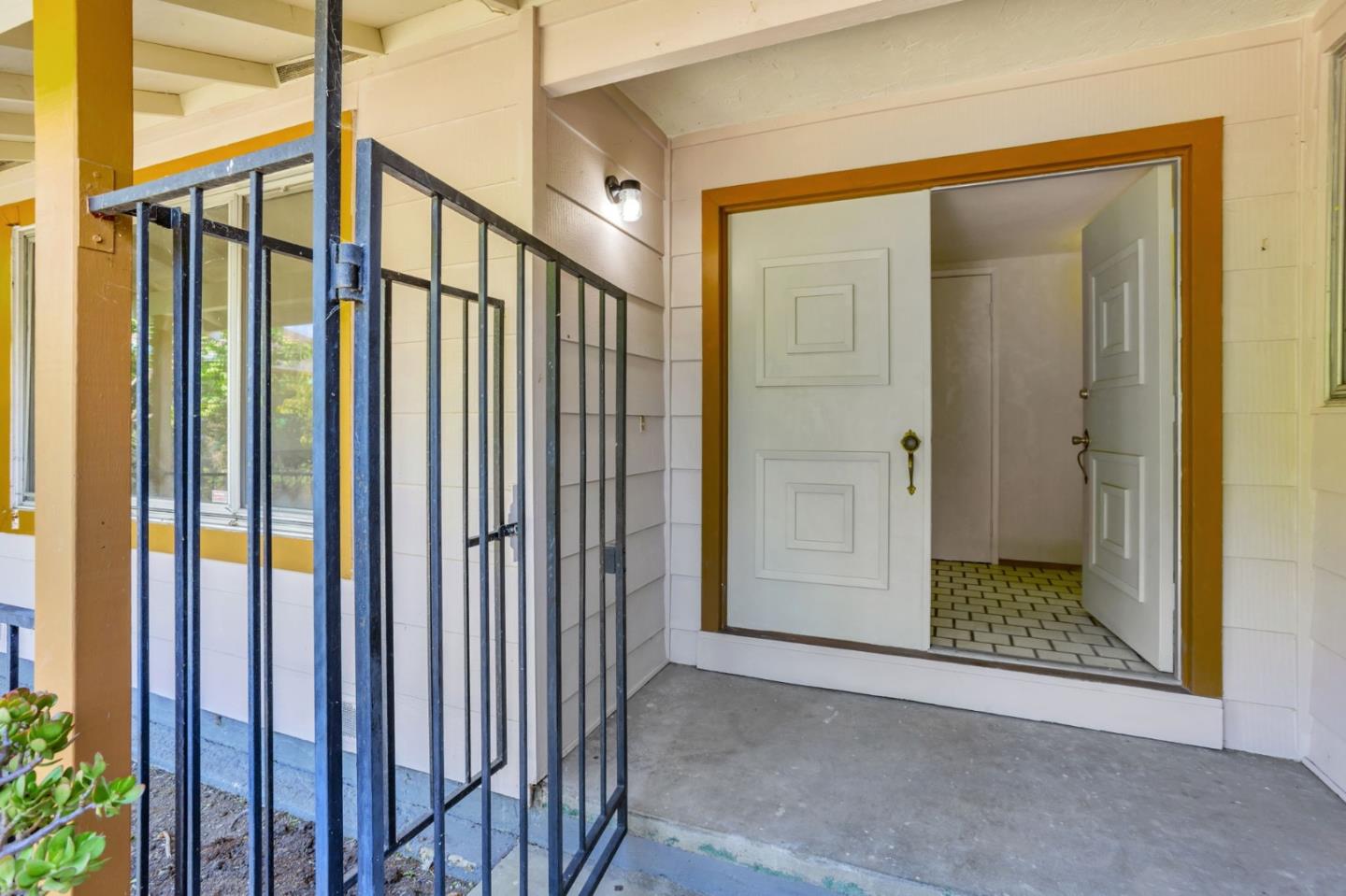 Detail Gallery Image 3 of 35 For 2699 Loomis Dr, San Jose,  CA 95121 - 3 Beds | 2 Baths