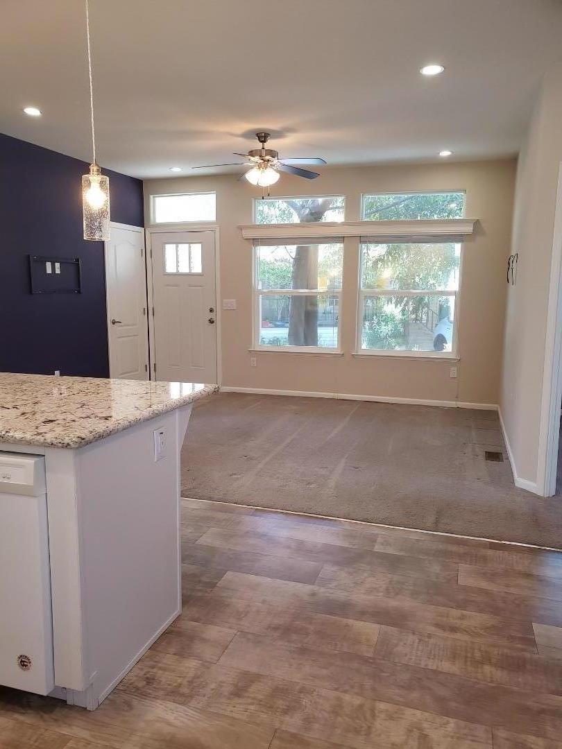 Detail Gallery Image 12 of 38 For 440 Moffett Blvd #84,  Mountain View,  CA 94043 - 2 Beds | 2 Baths