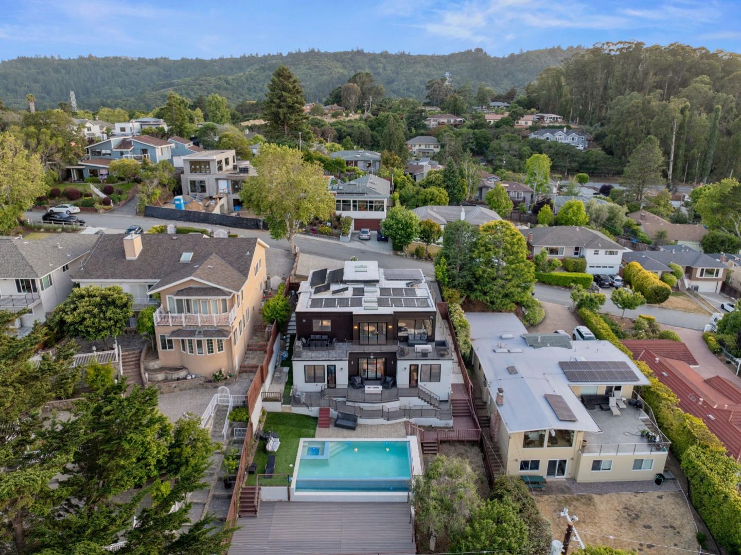 Detail Gallery Image 103 of 111 For 1548 Los Montes Dr, Burlingame,  CA 94010 - 4 Beds | 3/2 Baths