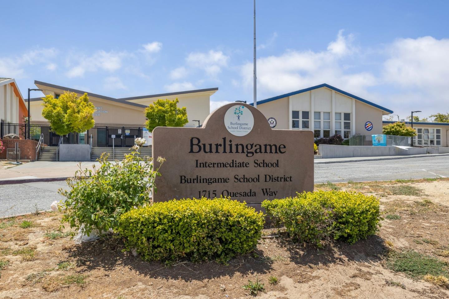 Detail Gallery Image 105 of 111 For 1548 Los Montes Dr, Burlingame,  CA 94010 - 4 Beds | 3/2 Baths