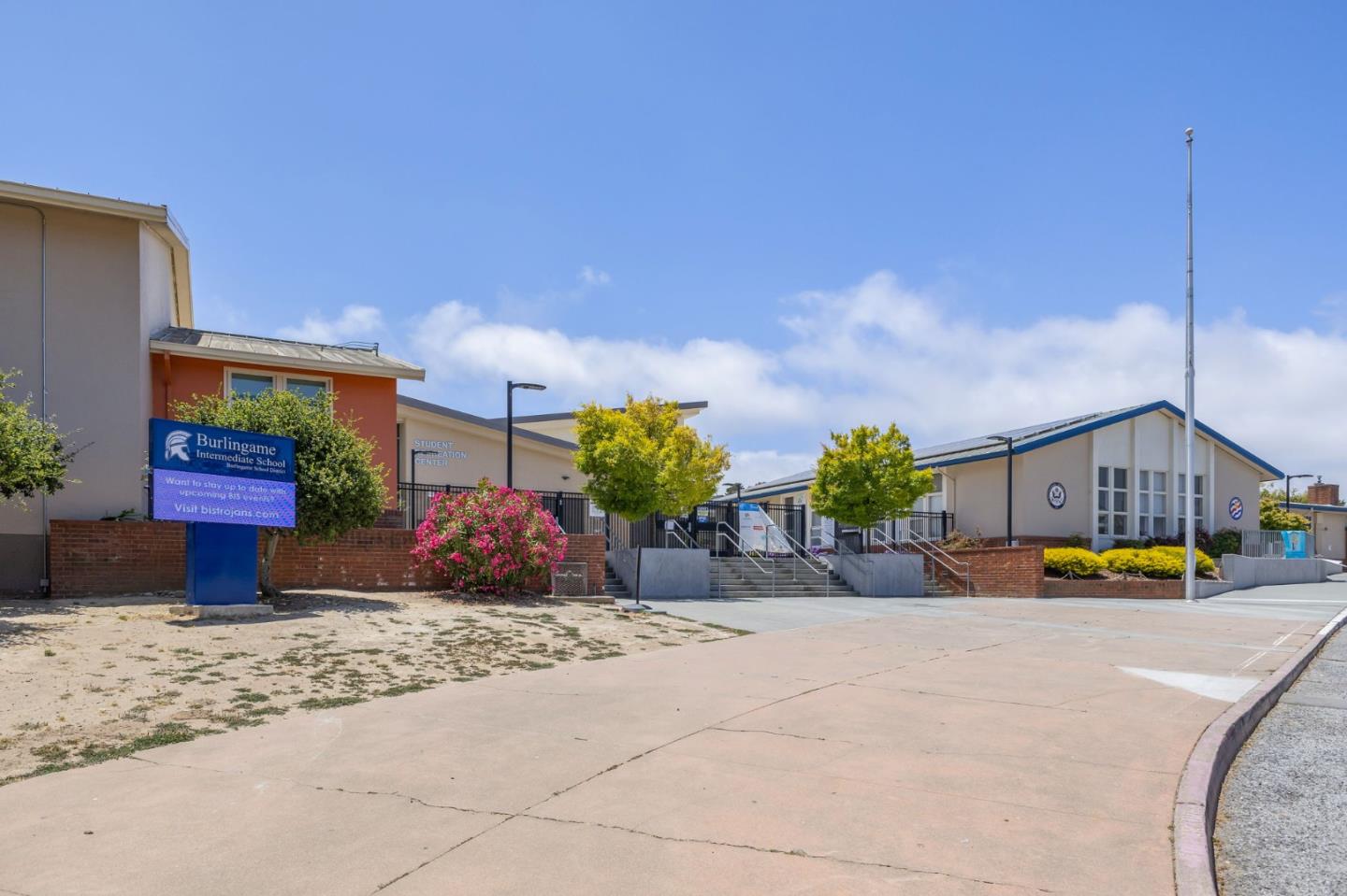 Detail Gallery Image 106 of 111 For 1548 Los Montes Dr, Burlingame,  CA 94010 - 4 Beds | 3/2 Baths