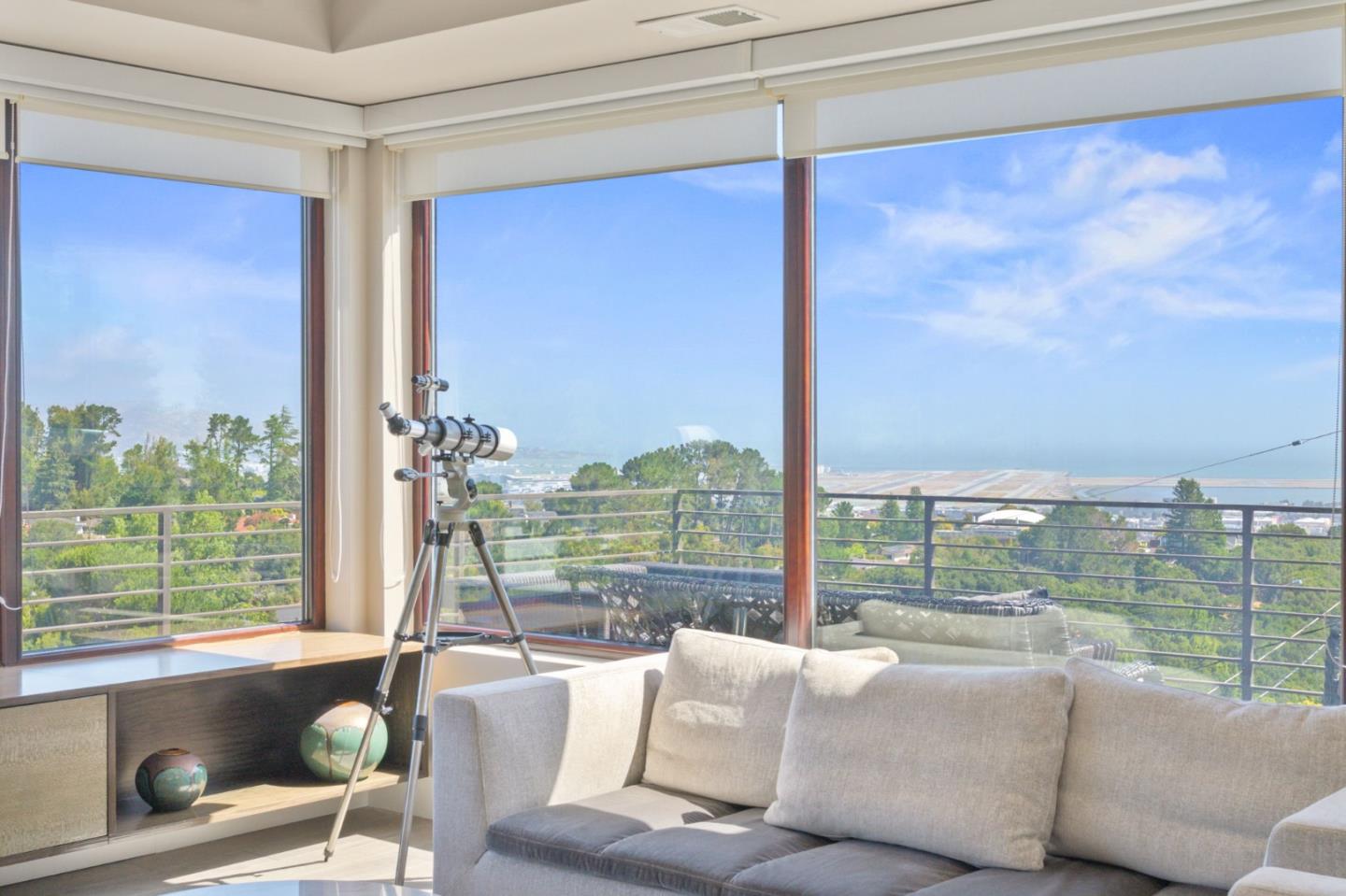 Detail Gallery Image 19 of 111 For 1548 Los Montes Dr, Burlingame,  CA 94010 - 4 Beds | 3/2 Baths