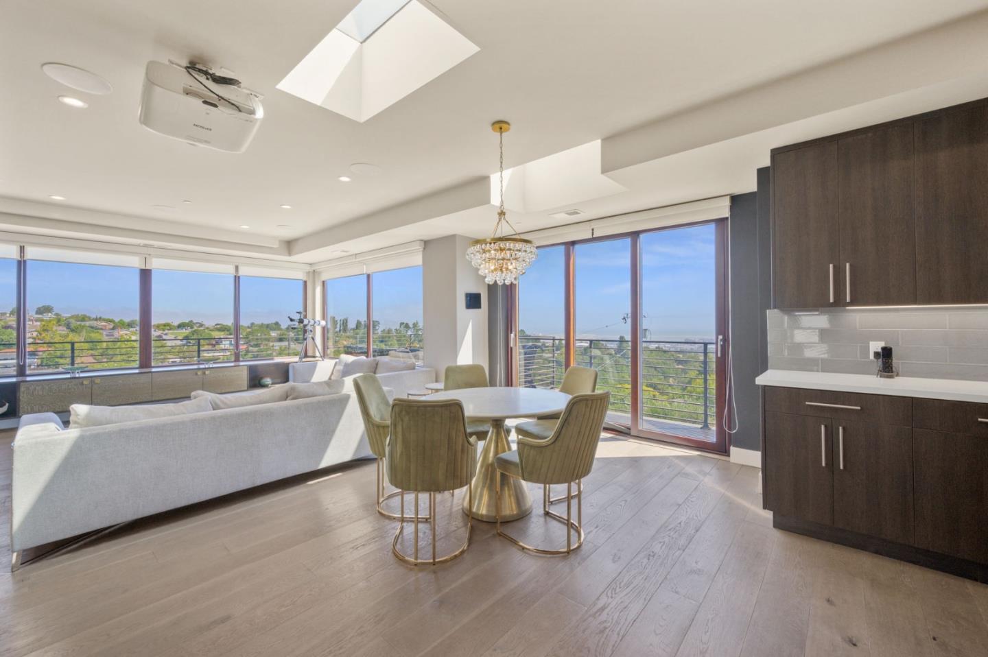 Detail Gallery Image 24 of 111 For 1548 Los Montes Dr, Burlingame,  CA 94010 - 4 Beds | 3/2 Baths