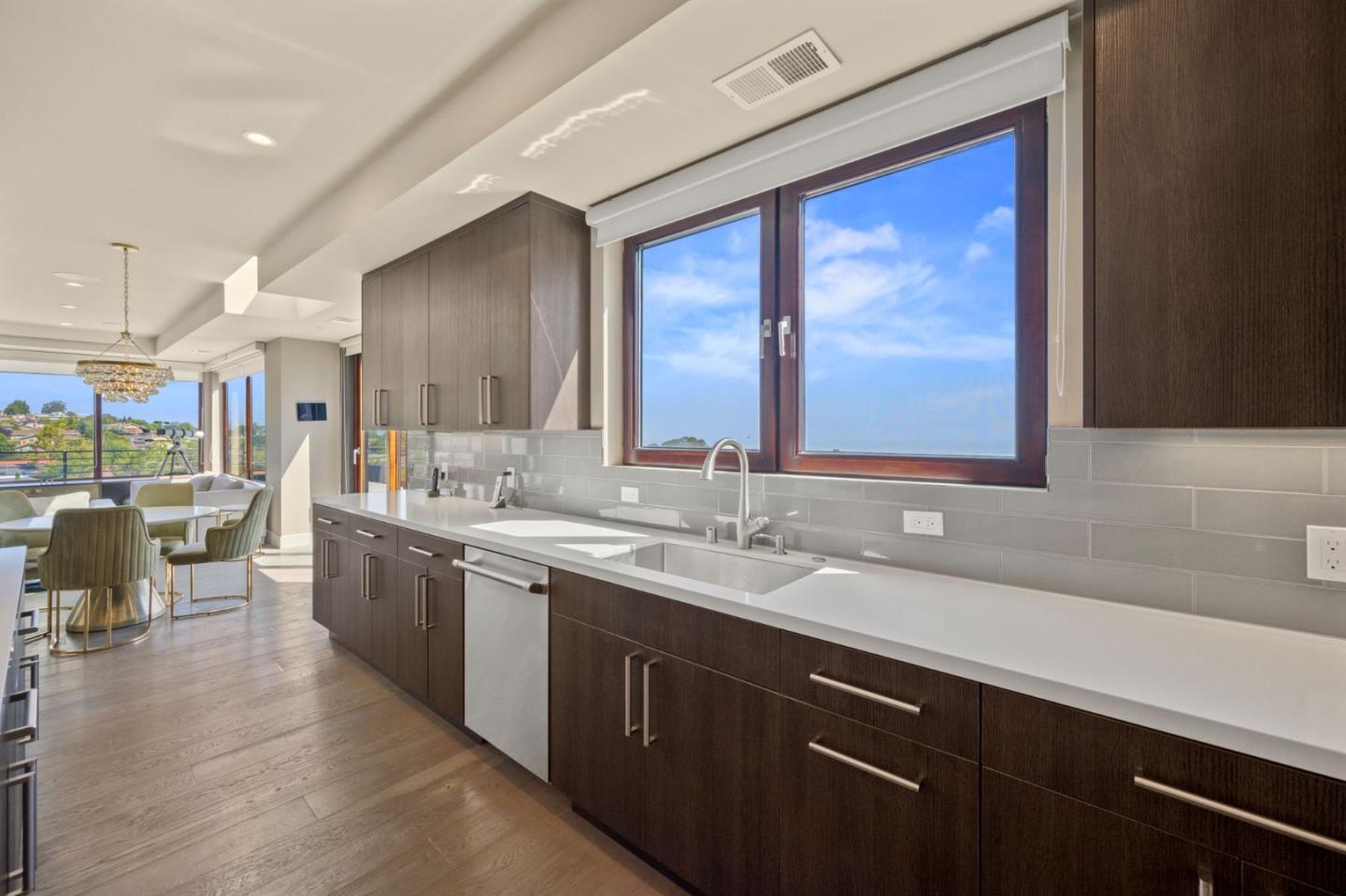 Detail Gallery Image 31 of 111 For 1548 Los Montes Dr, Burlingame,  CA 94010 - 4 Beds | 3/2 Baths