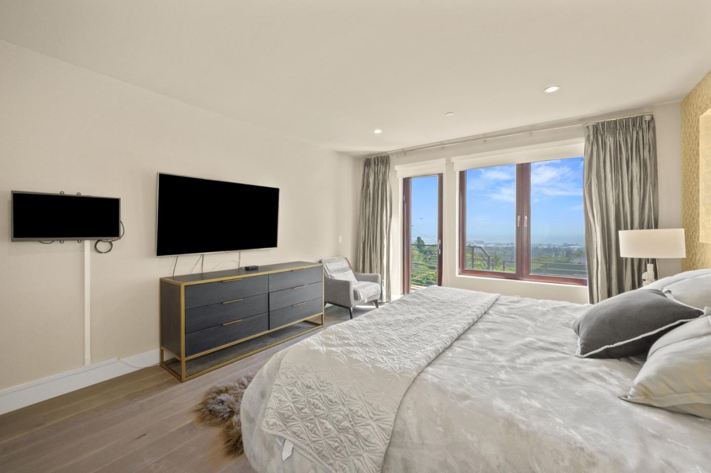 Detail Gallery Image 45 of 111 For 1548 Los Montes Dr, Burlingame,  CA 94010 - 4 Beds | 3/2 Baths