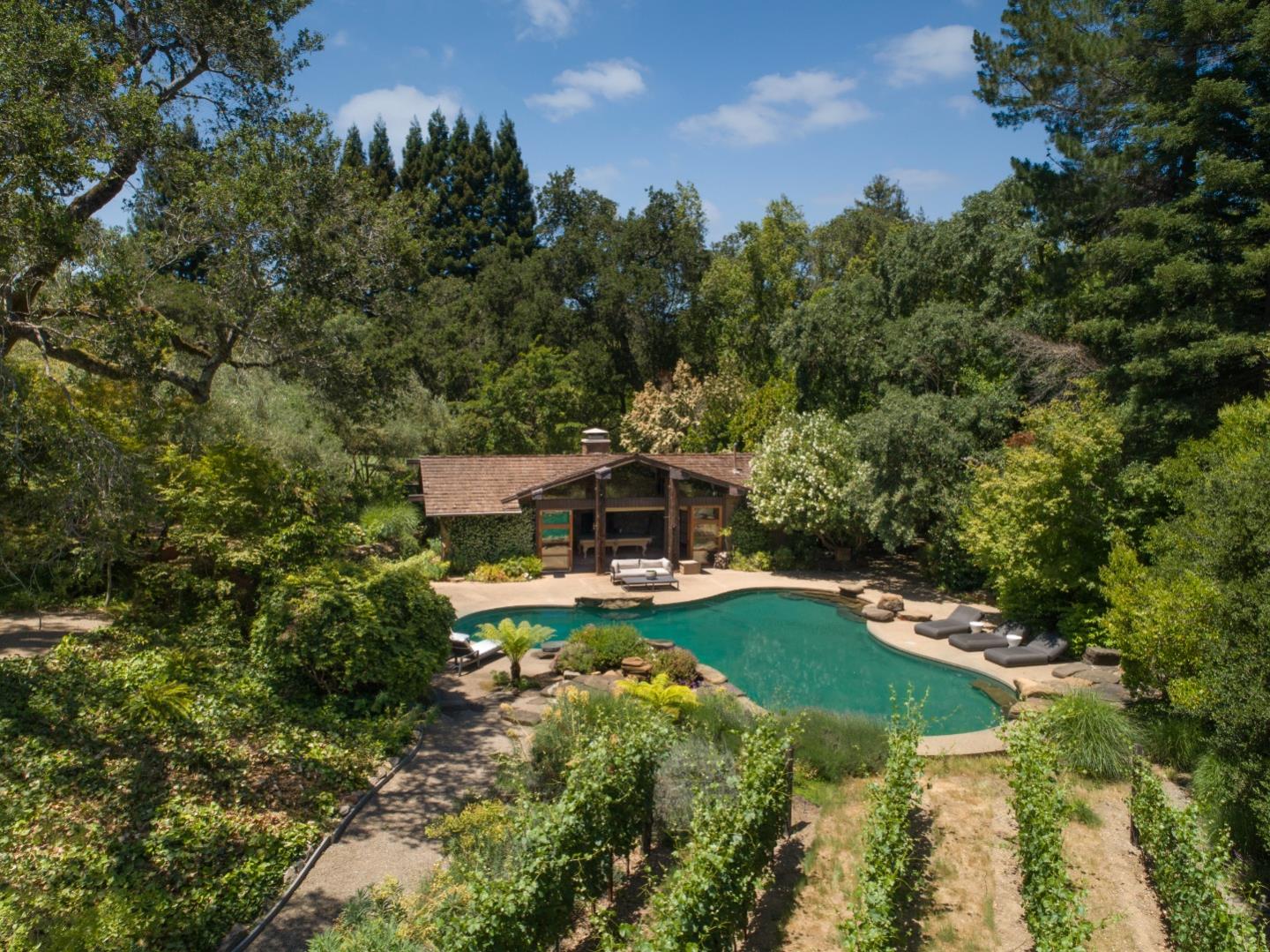 Detail Gallery Image 26 of 32 For 211 Winding Way, Woodside,  CA 94062 - 6 Beds | 6/2 Baths